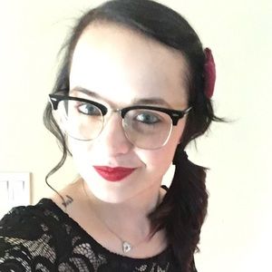 Meet your Posher, Laura